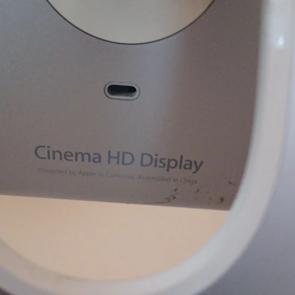 ​Classic Apple Cinema Display (20-inch)
